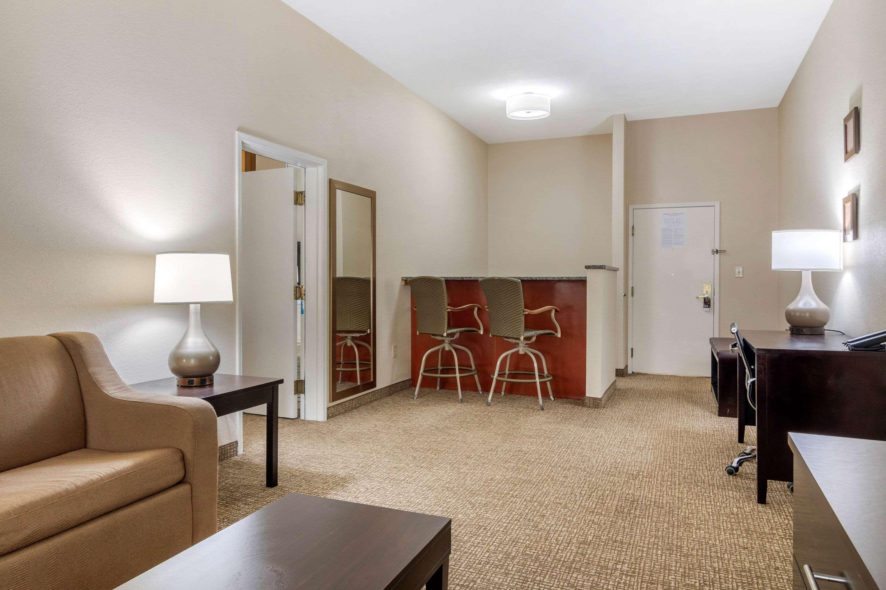 Comfort Inn & Suites Atlanta-Smyrna Exterior photo