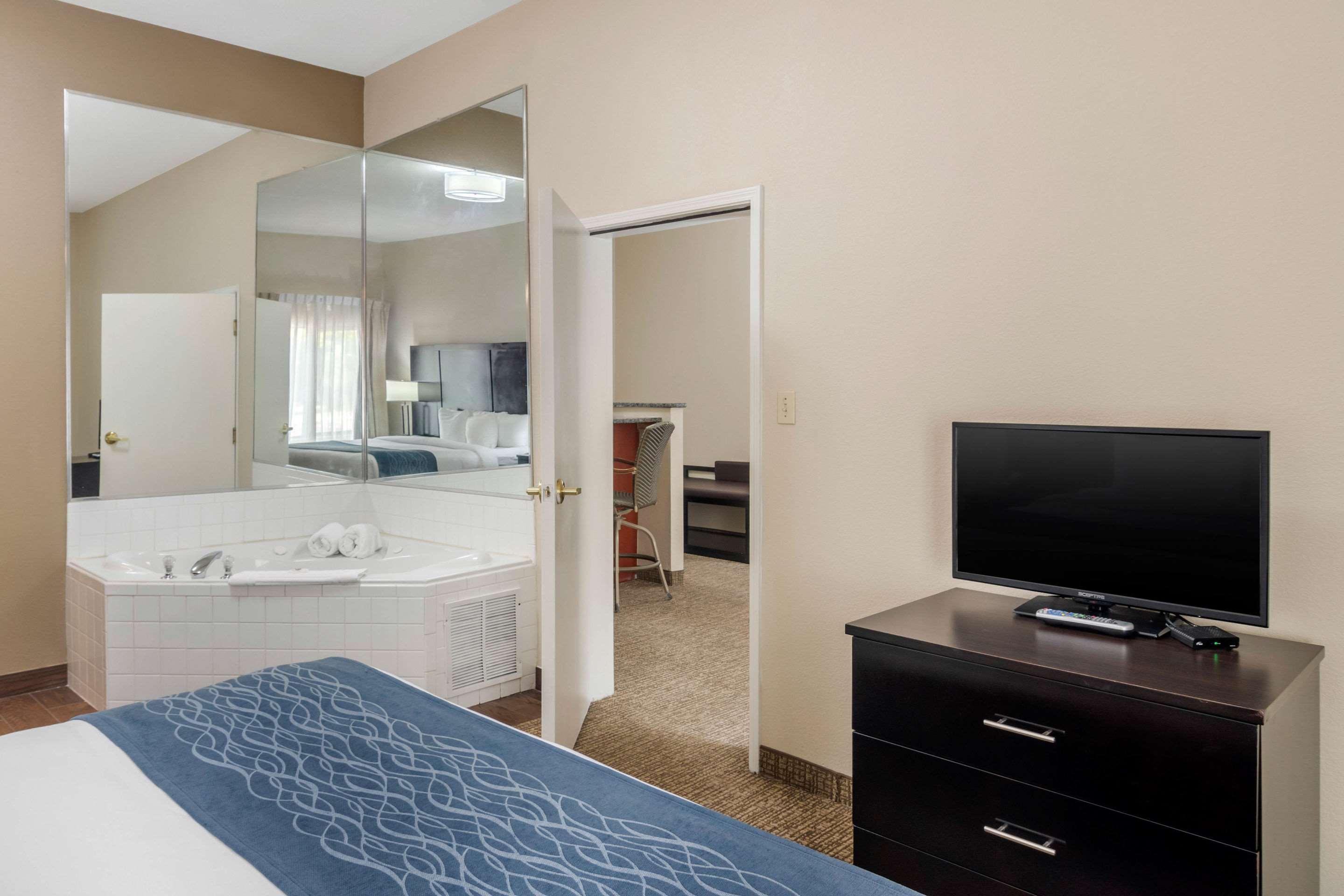 Comfort Inn & Suites Atlanta-Smyrna Exterior photo
