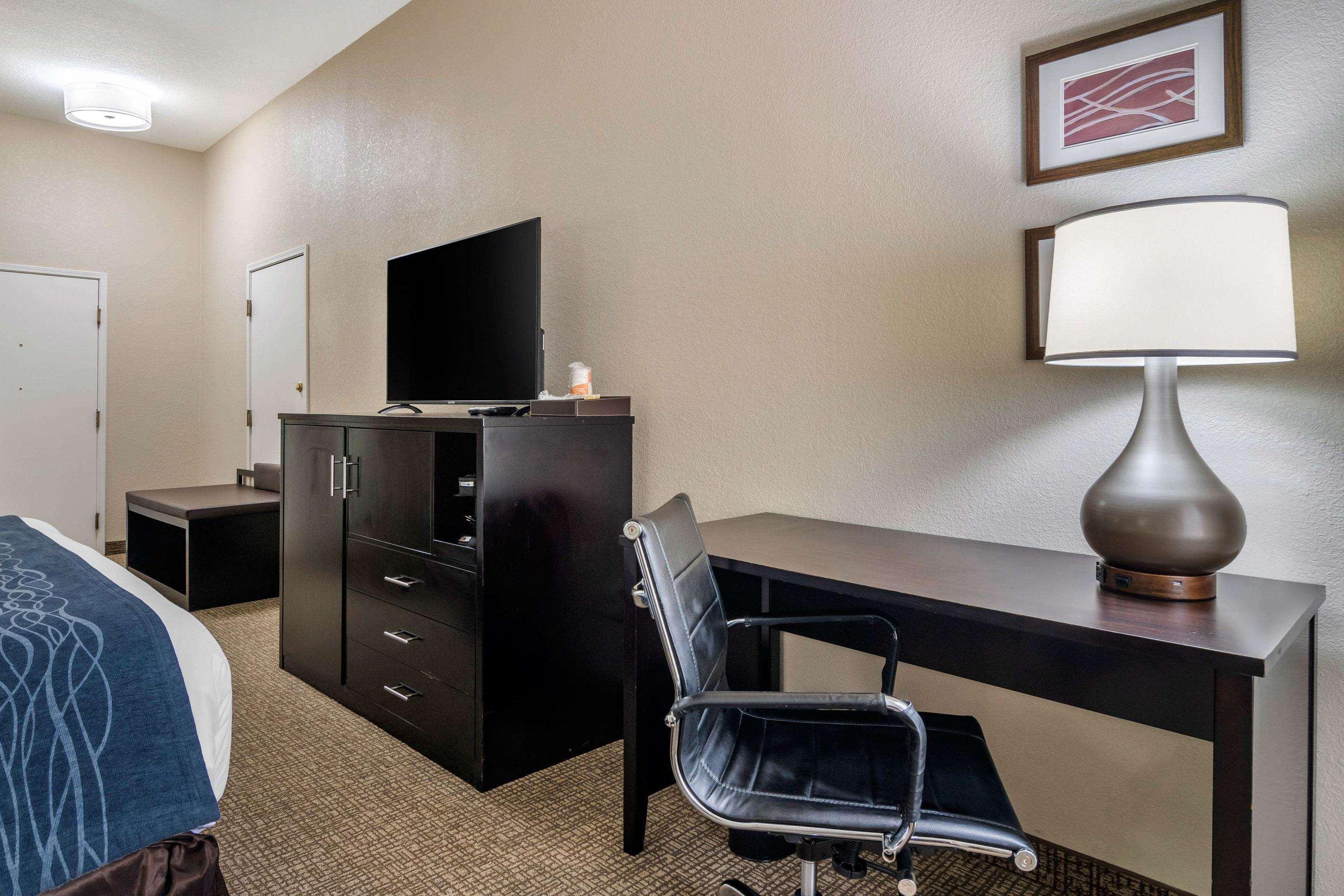 Comfort Inn & Suites Atlanta-Smyrna Exterior photo