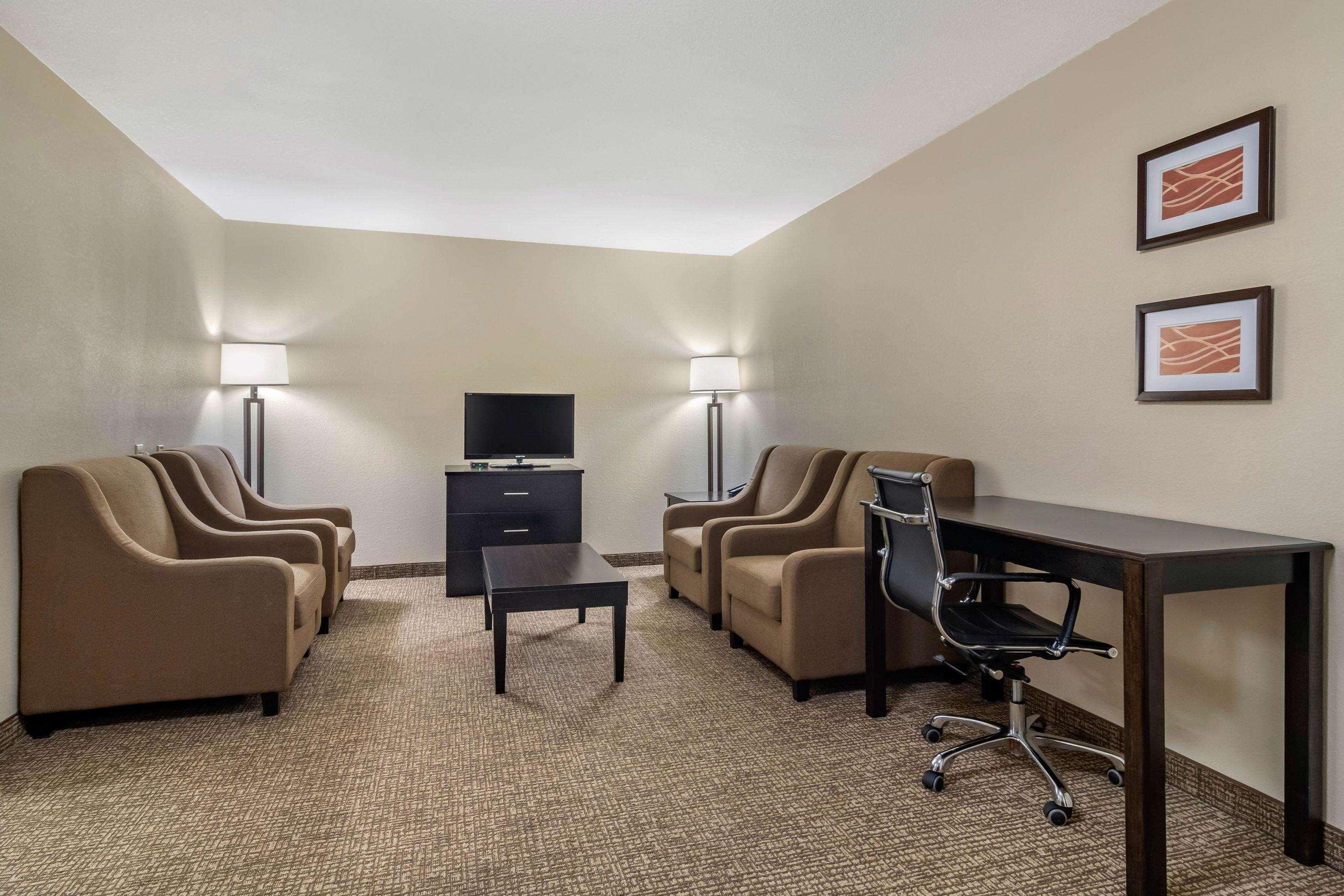 Comfort Inn & Suites Atlanta-Smyrna Exterior photo